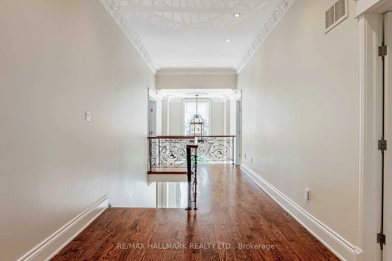 12, Highland, Yorkdale-Glen Park, Toronto