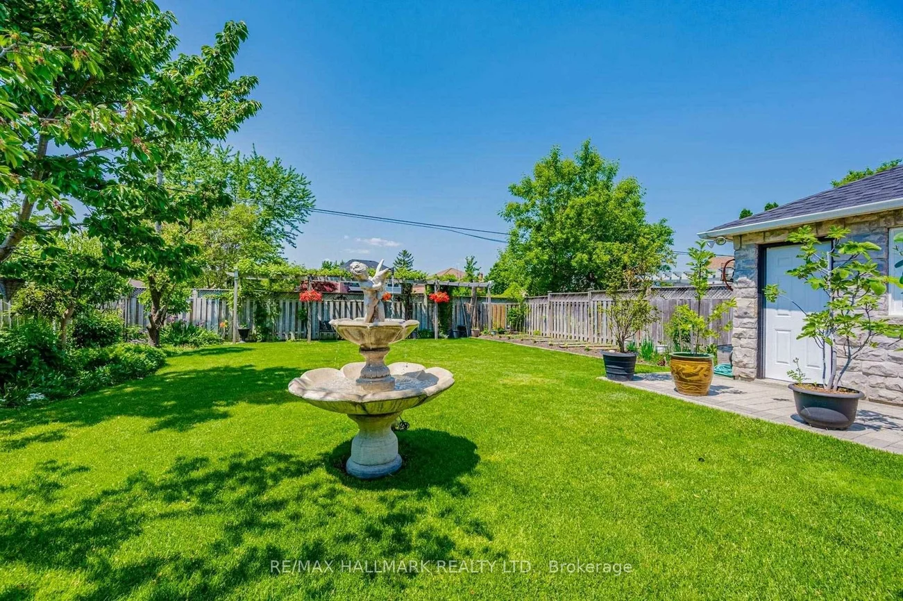 12, Highland, Yorkdale-Glen Park, Toronto