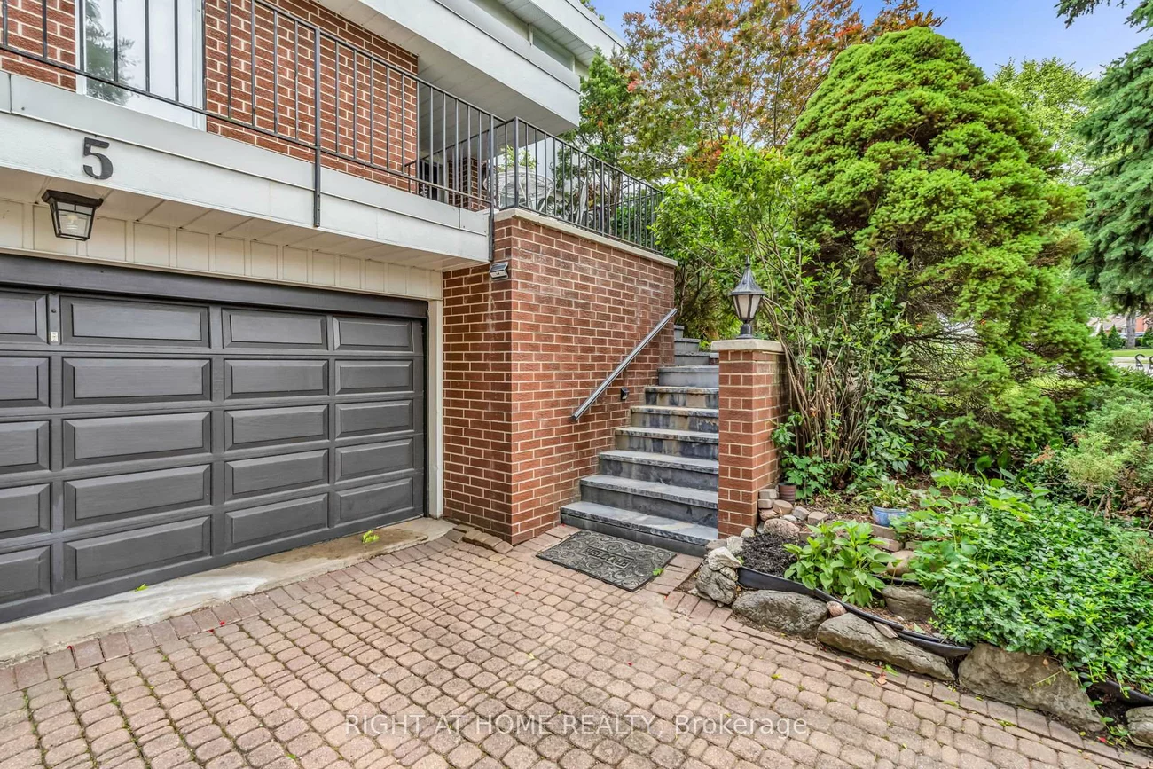 5, Poplar Heights, Edenbridge-Humber Valley, Toronto