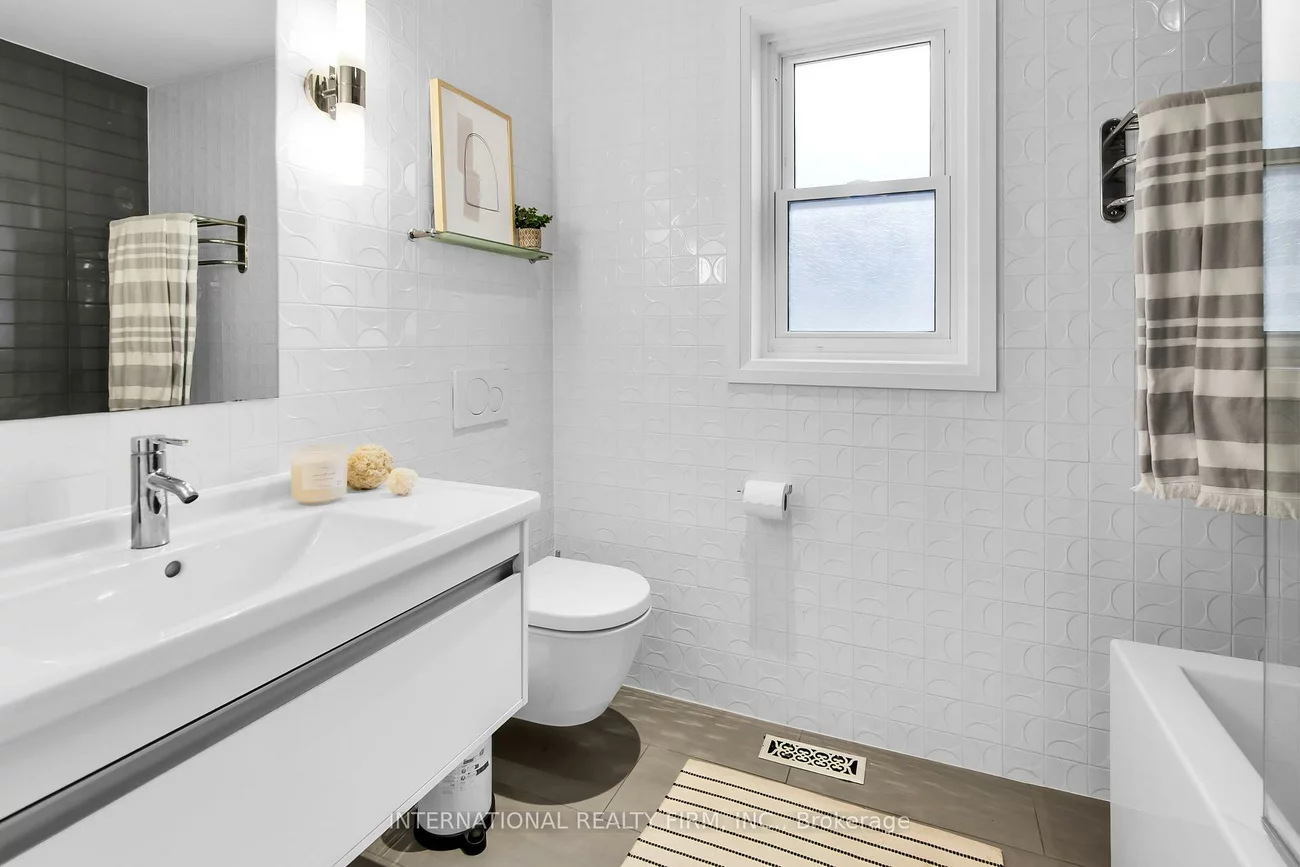 76A, Gort, Alderwood, Toronto