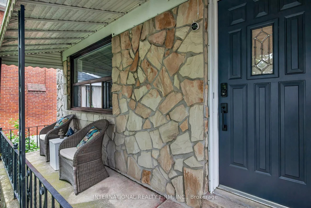 76A, Gort, Alderwood, Toronto