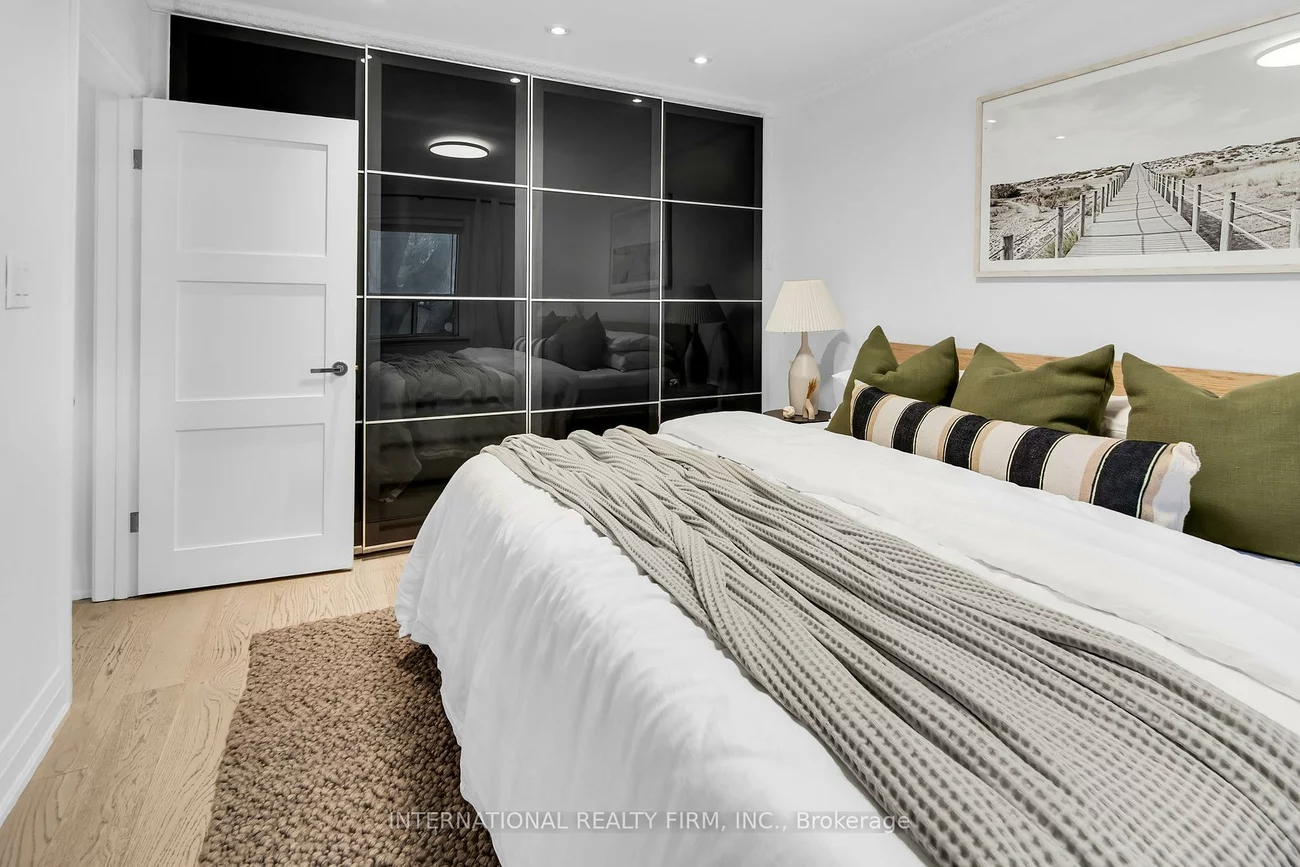 76A, Gort, Alderwood, Toronto