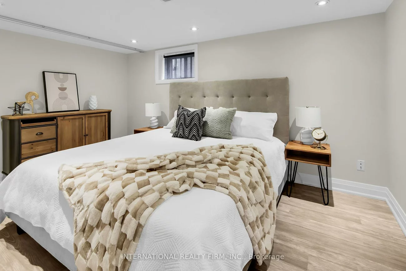76A, Gort, Alderwood, Toronto