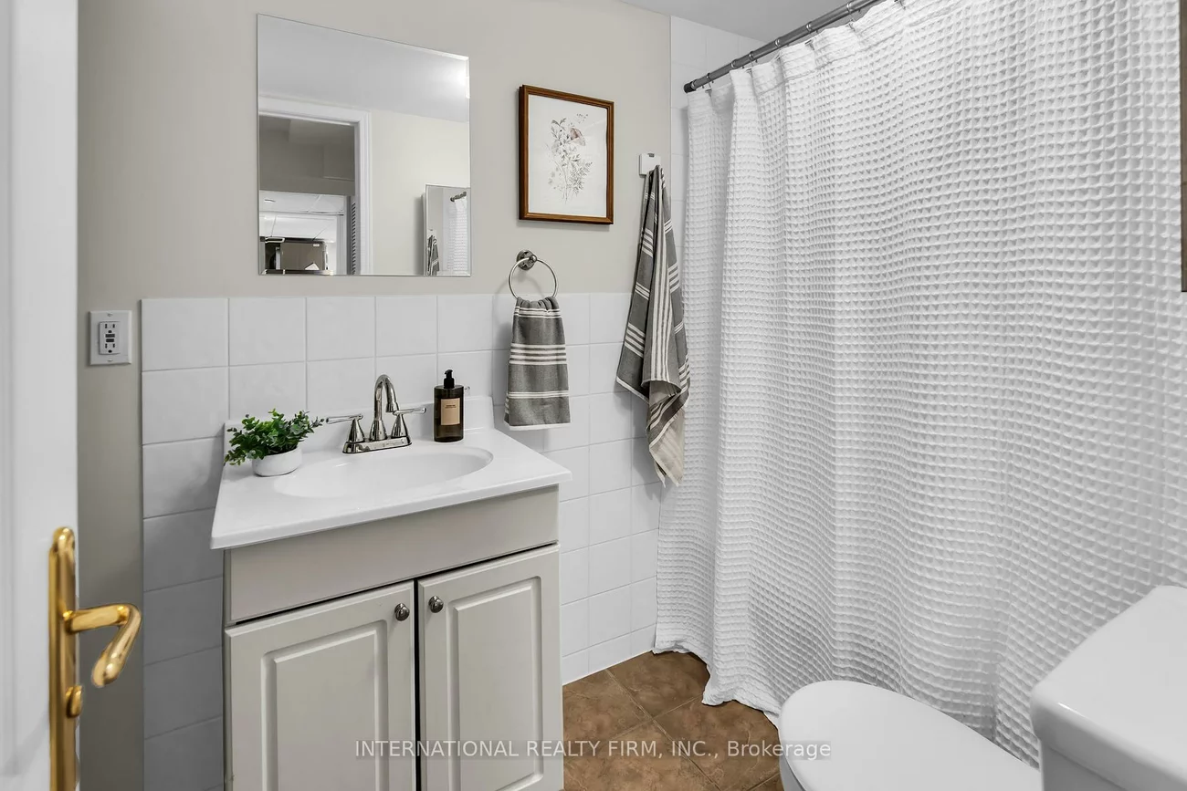 76A, Gort, Alderwood, Toronto