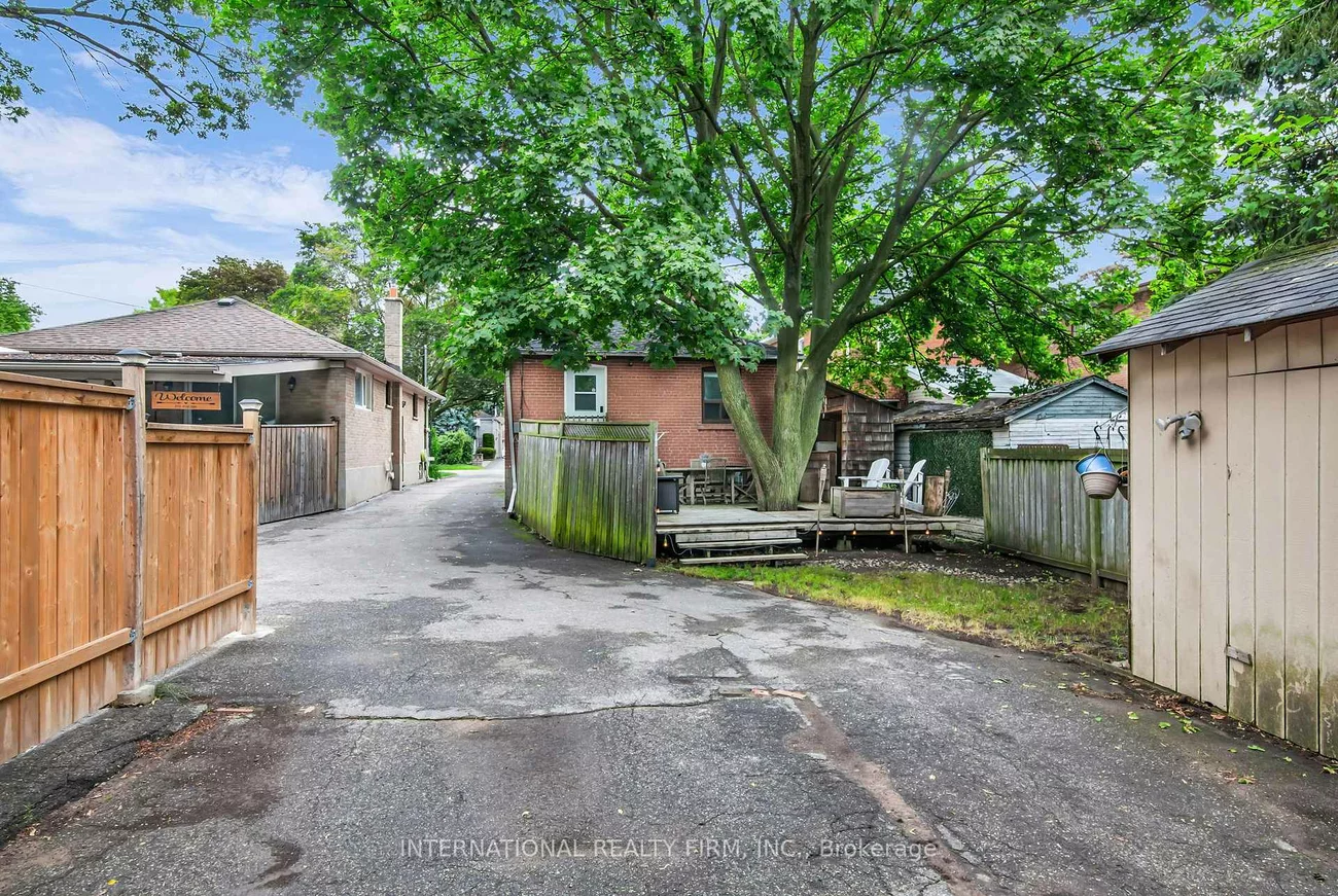 76A, Gort, Alderwood, Toronto