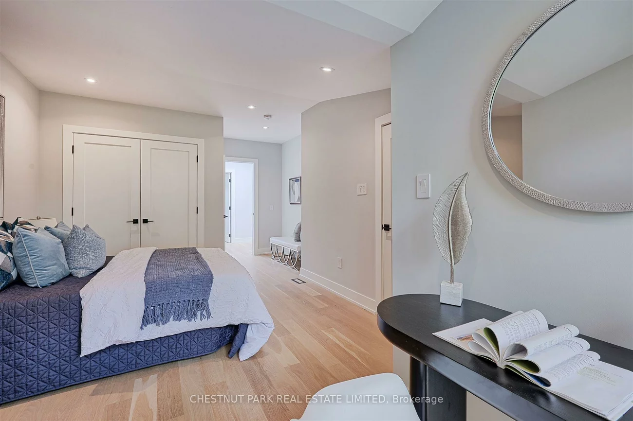 222B, Pearson, High Park-Swansea, Toronto