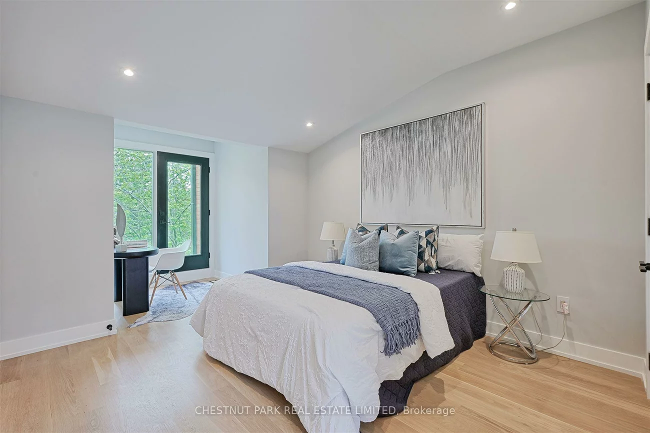 222B, Pearson, High Park-Swansea, Toronto