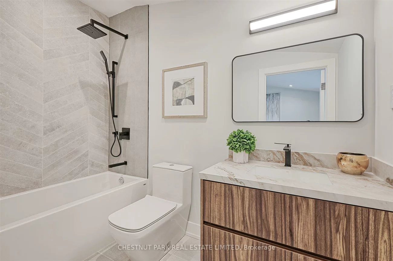 222B, Pearson, High Park-Swansea, Toronto