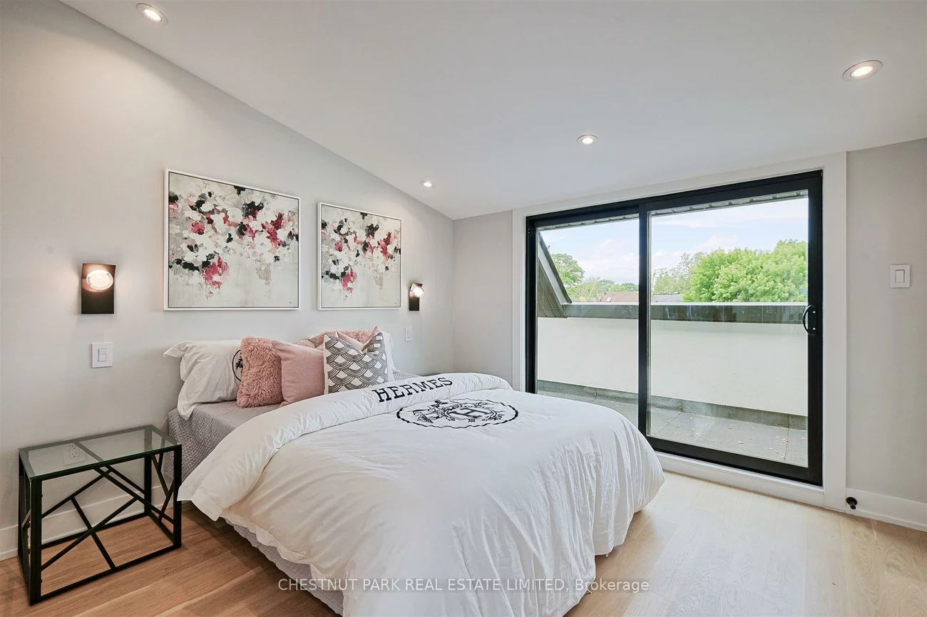 222B, Pearson, High Park-Swansea, Toronto