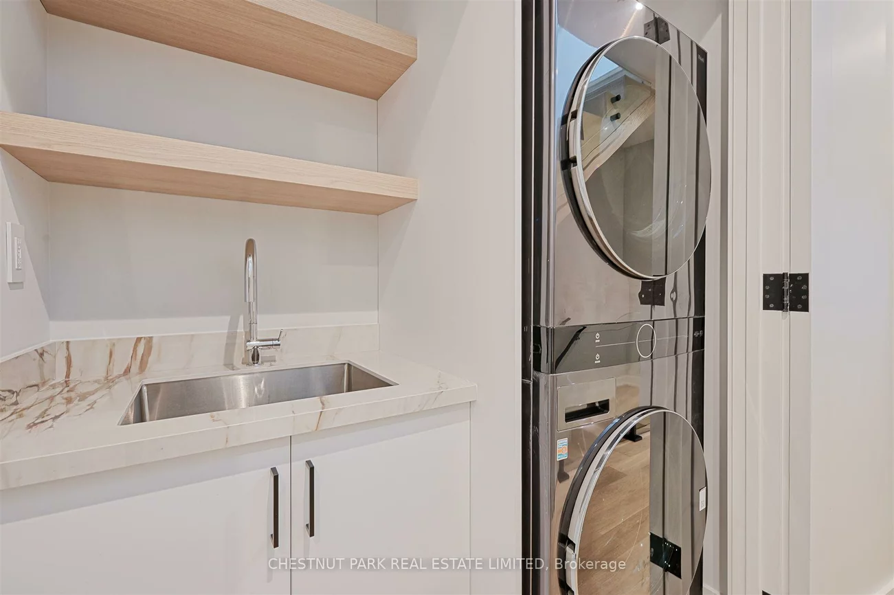 222B, Pearson, High Park-Swansea, Toronto
