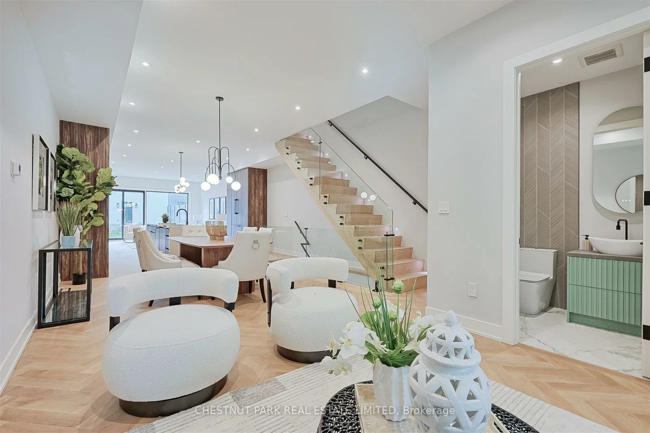 222B, Pearson, High Park-Swansea, Toronto