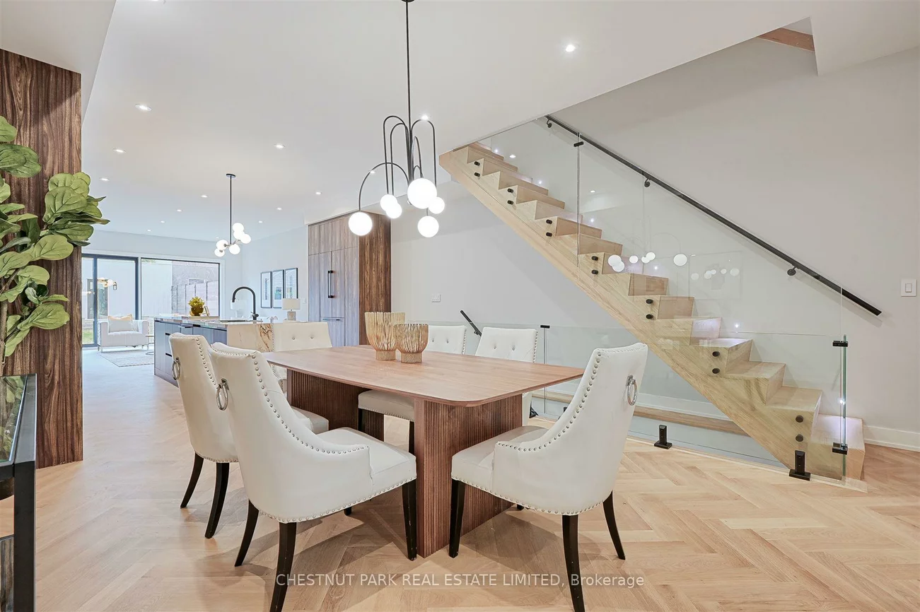 222B, Pearson, High Park-Swansea, Toronto