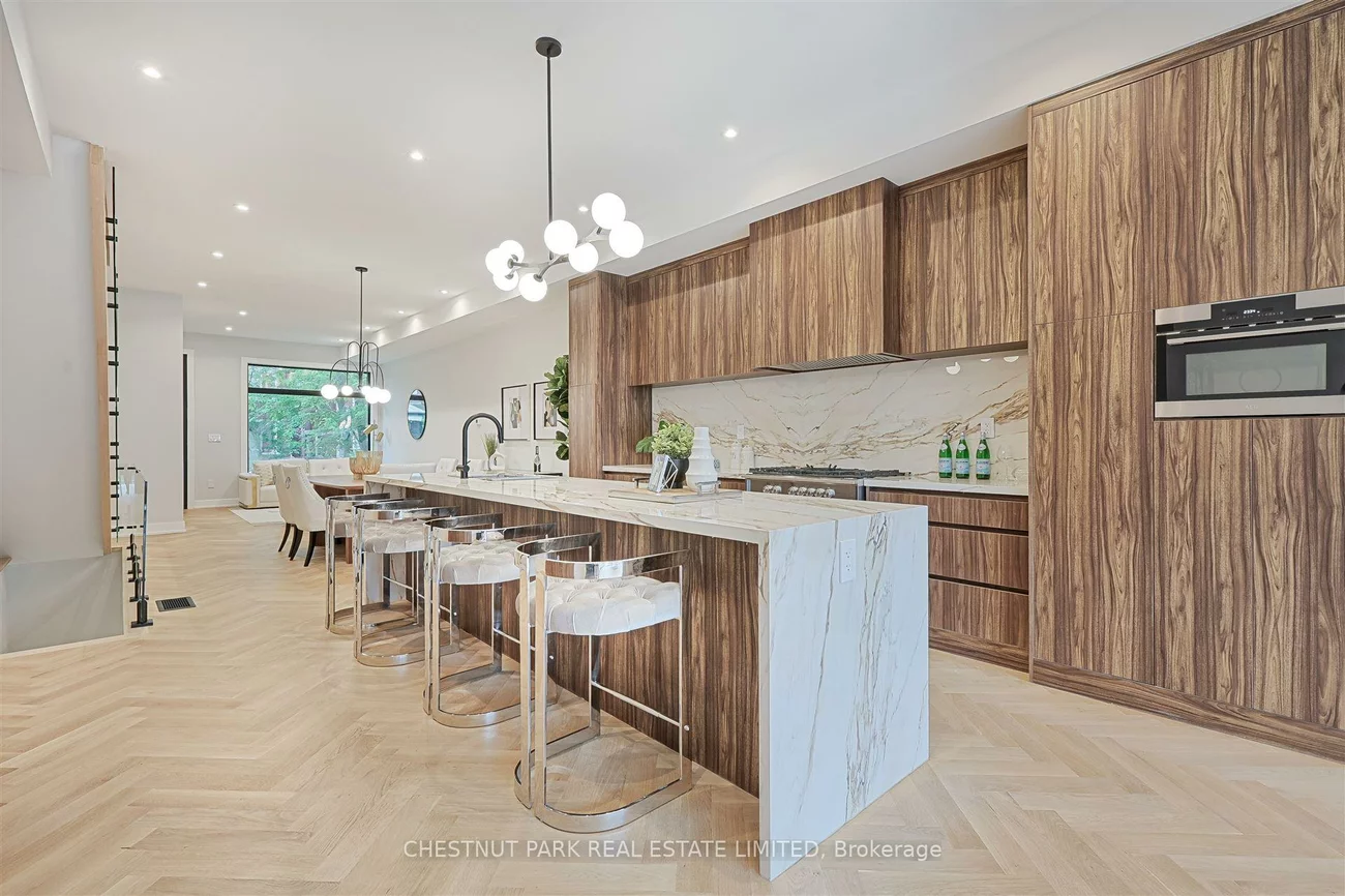 222B, Pearson, High Park-Swansea, Toronto