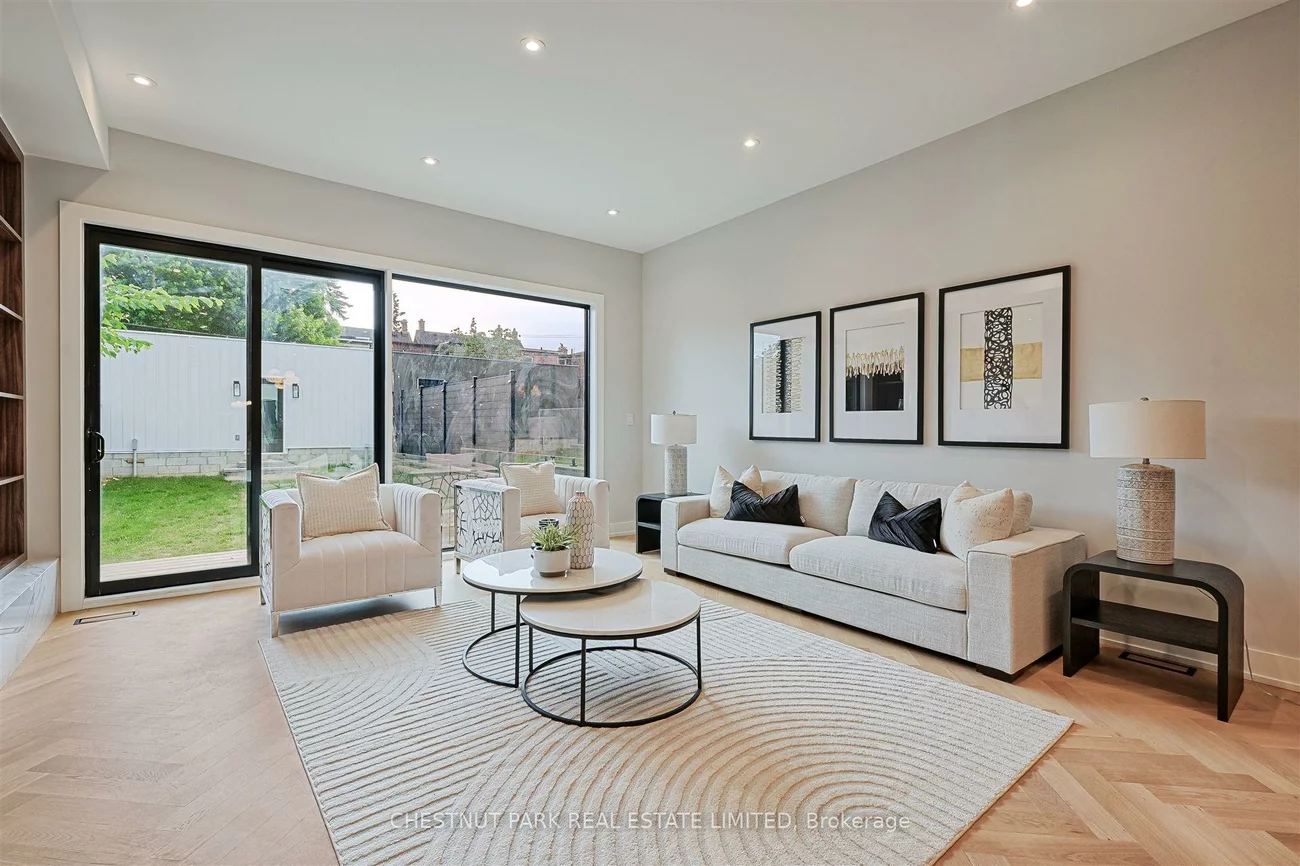 222B, Pearson, High Park-Swansea, Toronto