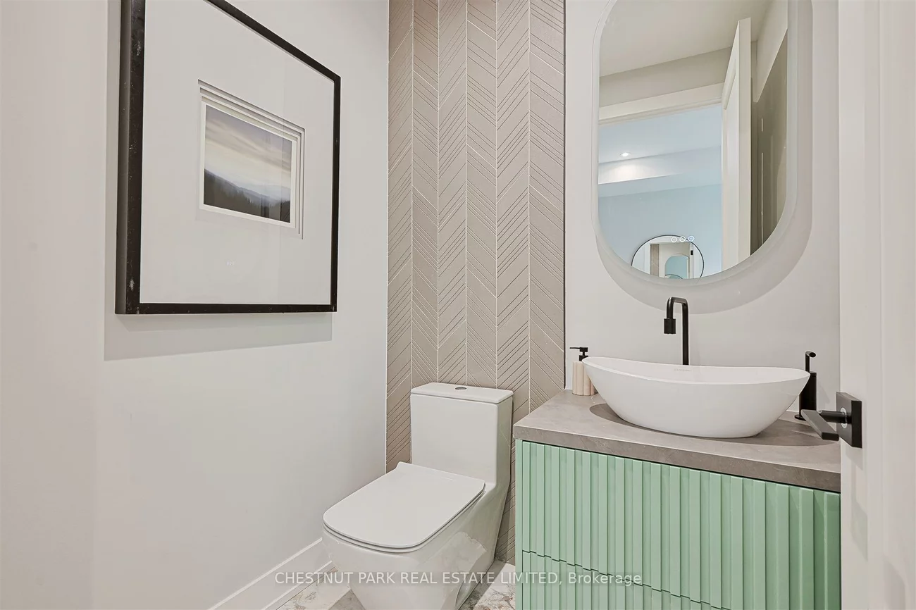 222B, Pearson, High Park-Swansea, Toronto