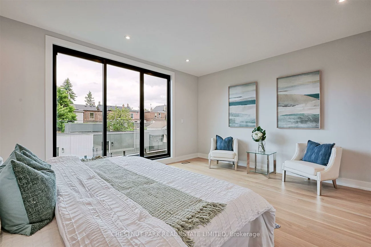 222B, Pearson, High Park-Swansea, Toronto