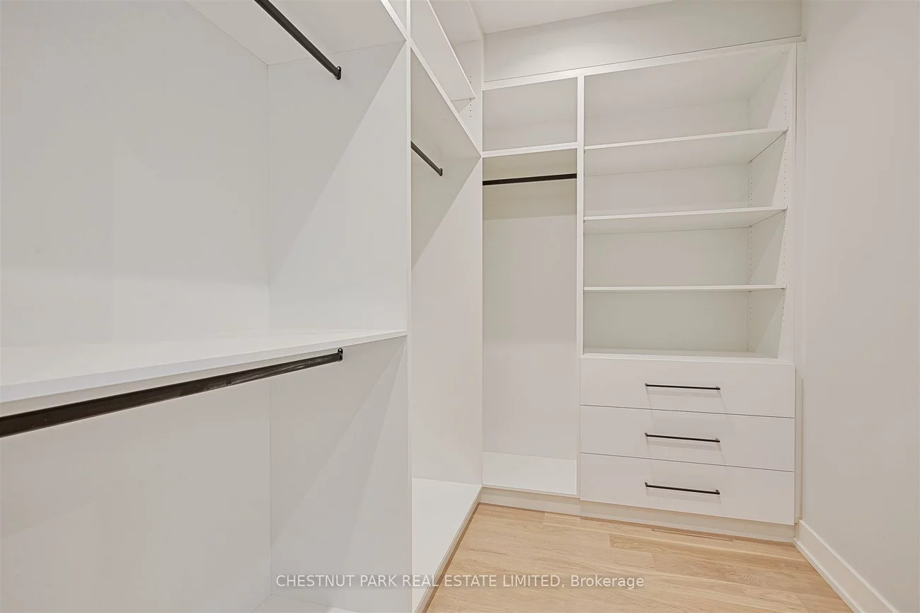 222B, Pearson, High Park-Swansea, Toronto