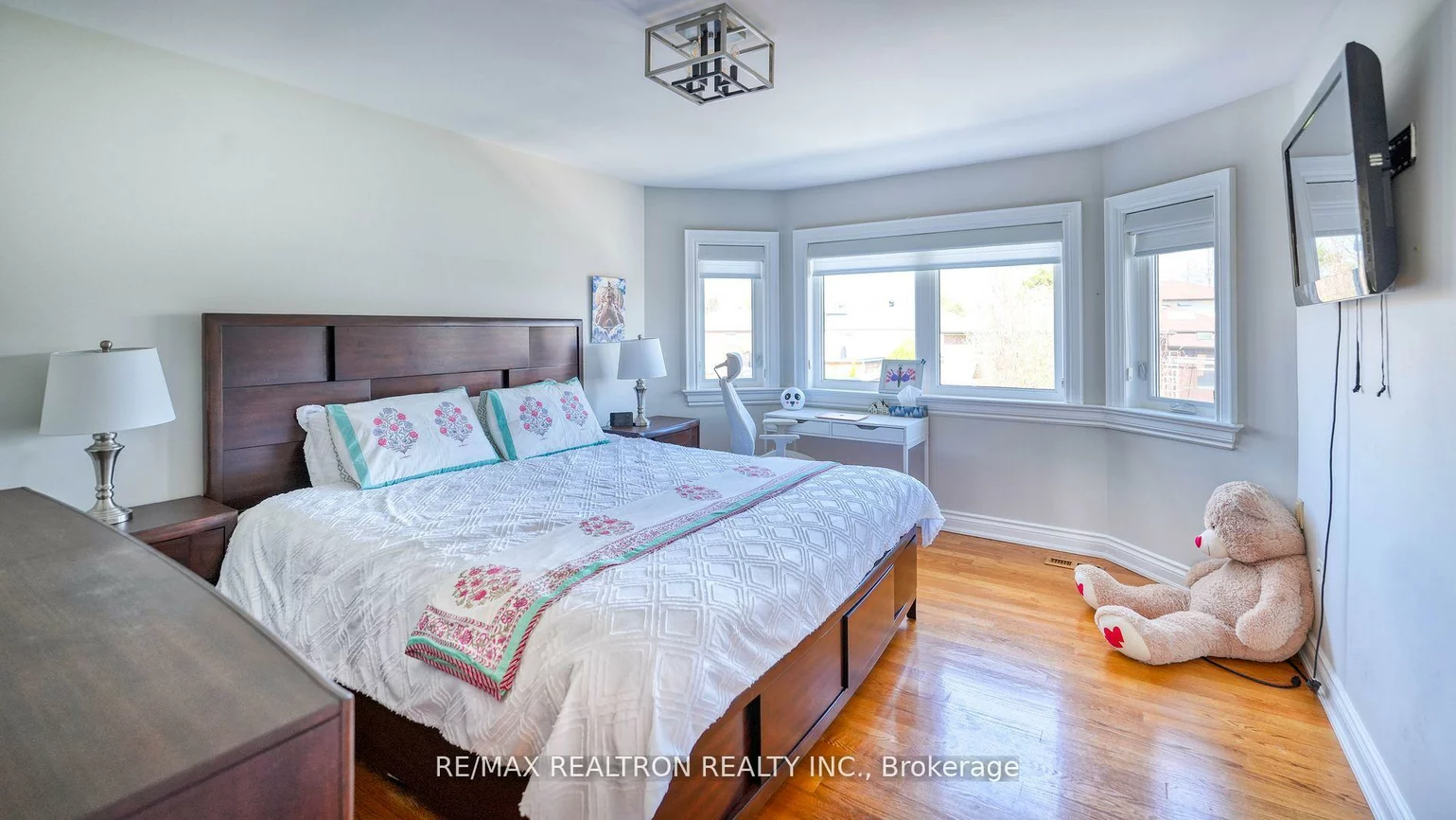 13, Bourdon, Rustic, Toronto