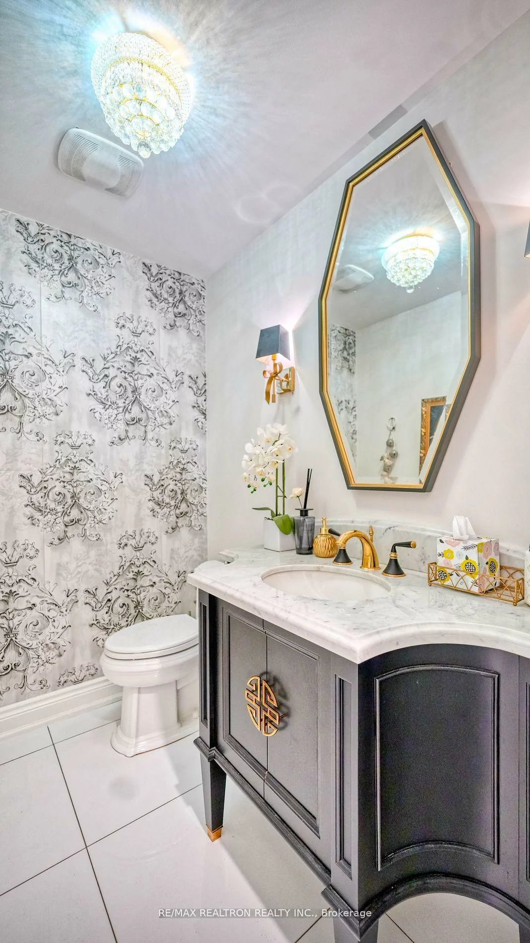 13, Bourdon, Rustic, Toronto