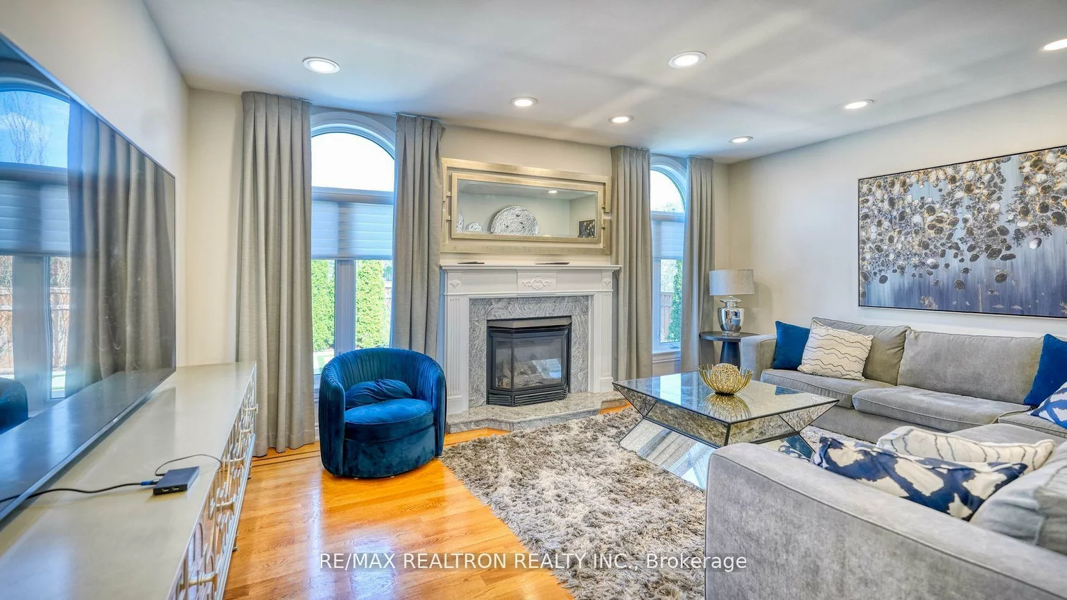 13, Bourdon, Rustic, Toronto