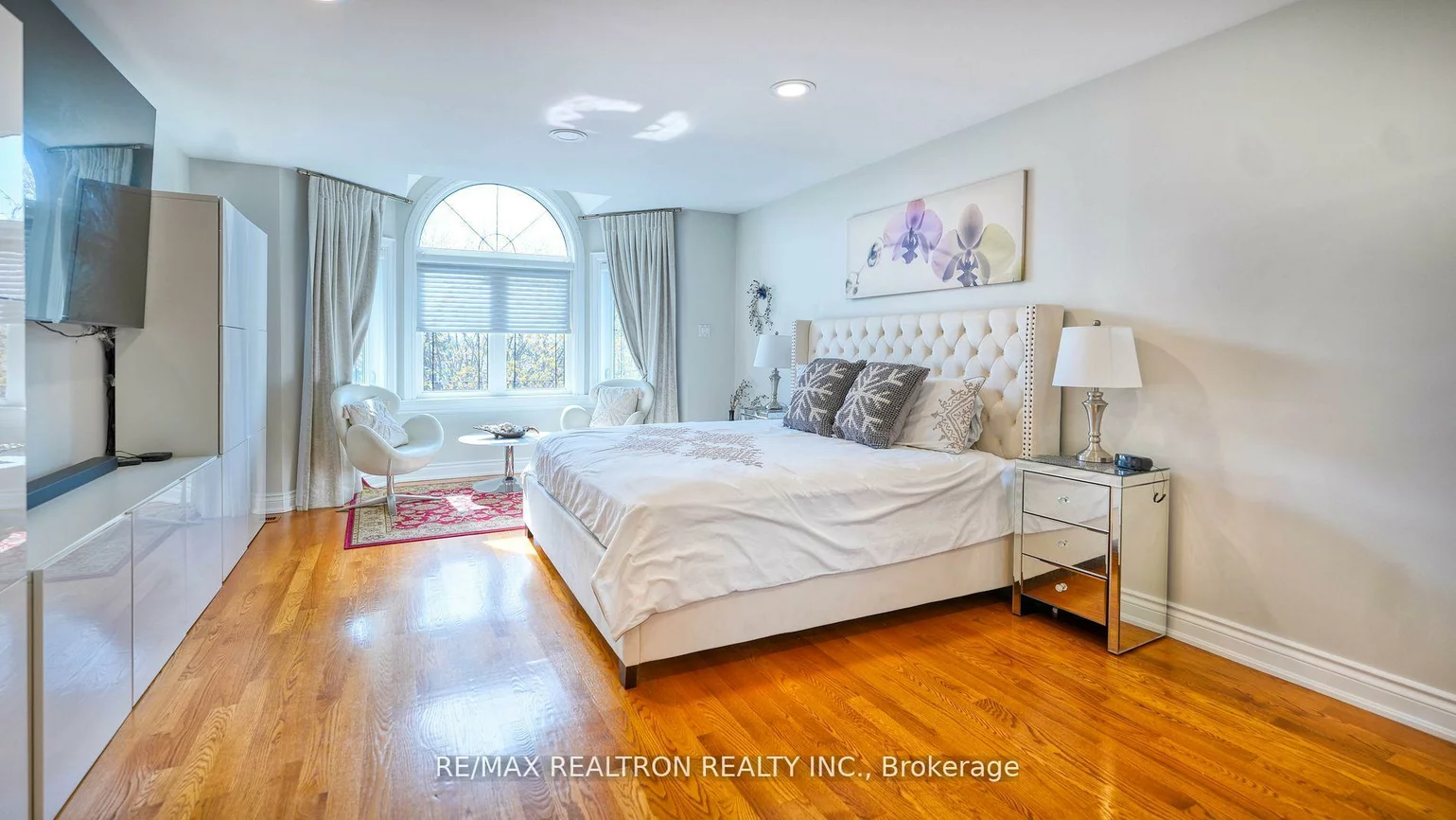 13, Bourdon, Rustic, Toronto