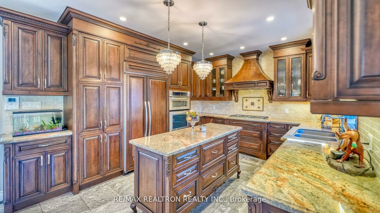 13, Bourdon, Rustic, Toronto