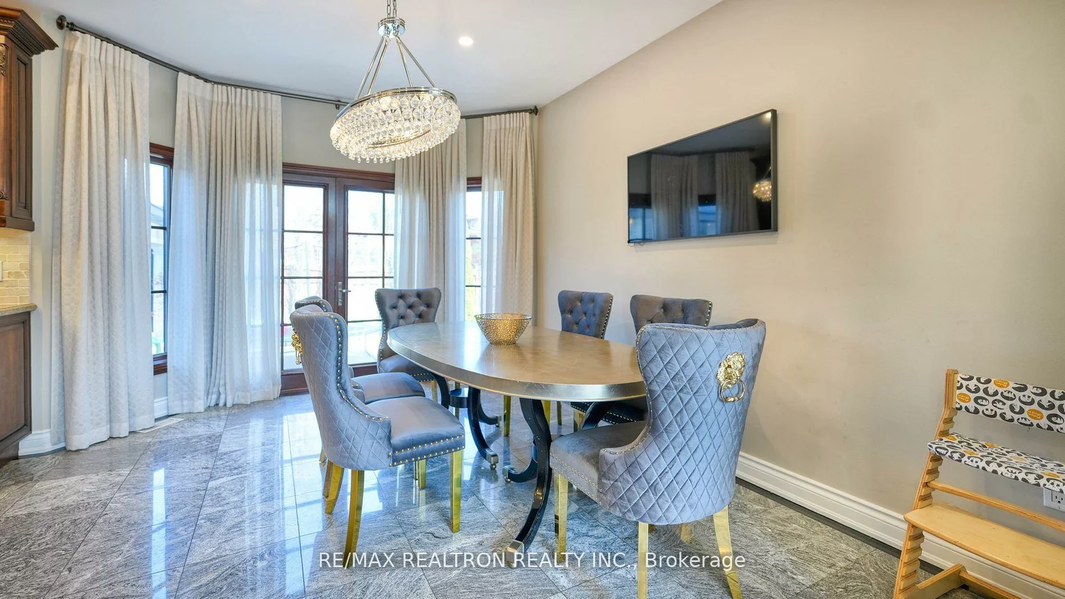 13, Bourdon, Rustic, Toronto