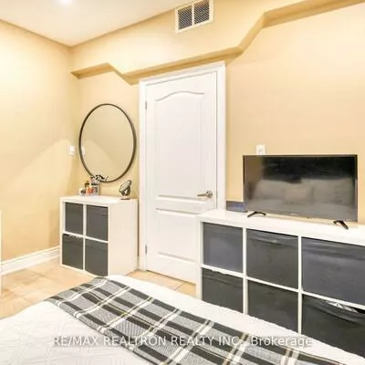13, Bourdon, Rustic, Toronto