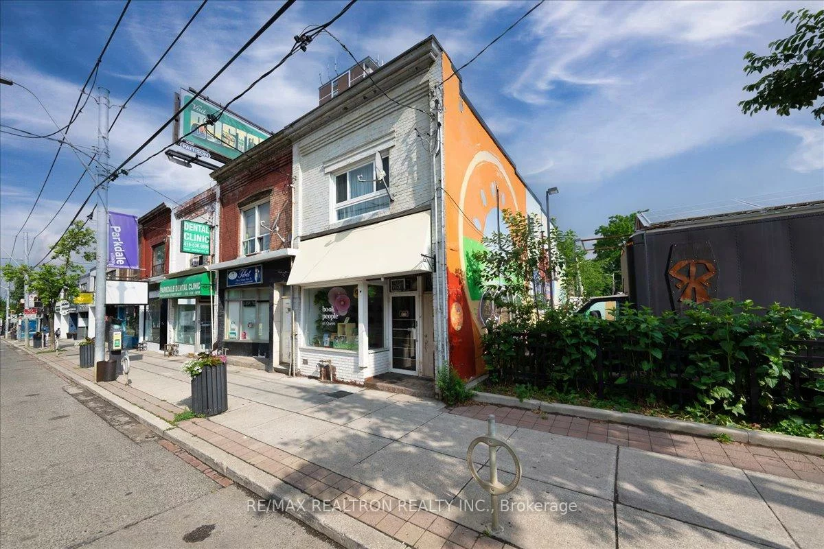 1640, Queen, Roncesvalles, Toronto