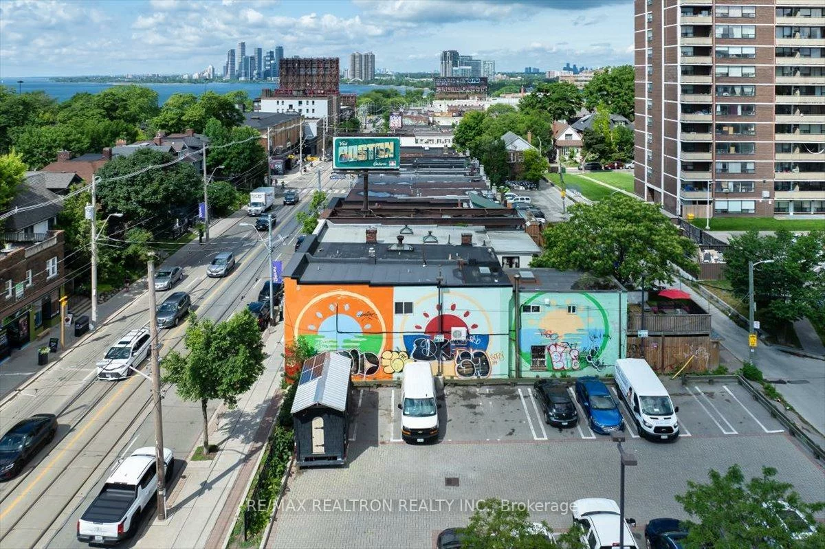 1640, Queen, Roncesvalles, Toronto
