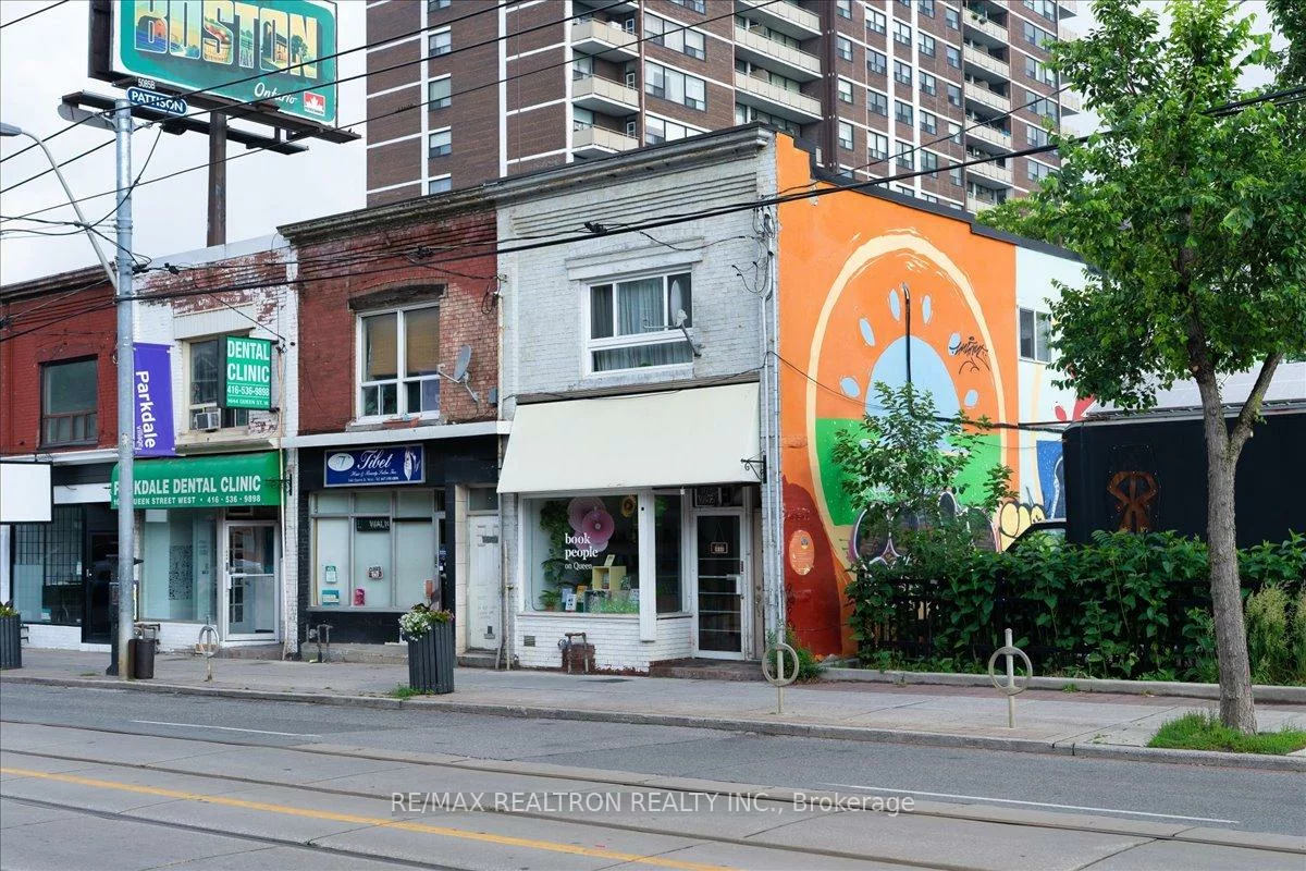 1640, Queen, Roncesvalles, Toronto