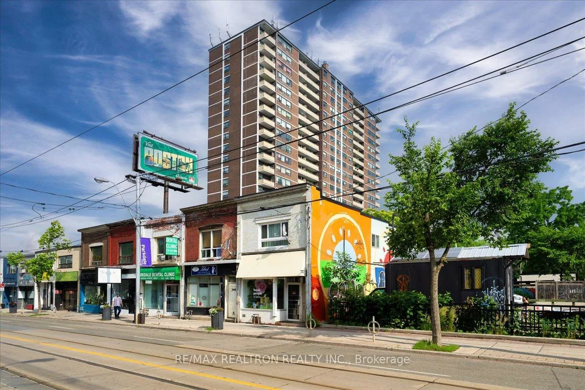 1640, Queen, Roncesvalles, Toronto