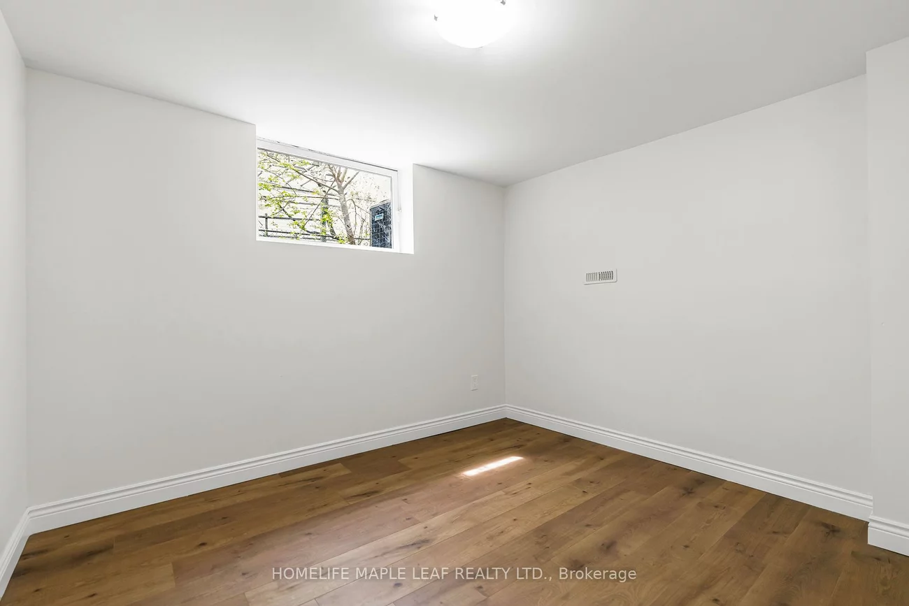 22, Vange, Mount Olive-Silverstone-Jamestown, Toronto