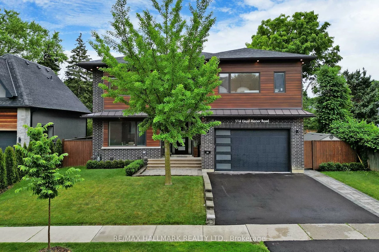 114, Lloyd Manor, Princess-Rosethorn, Toronto