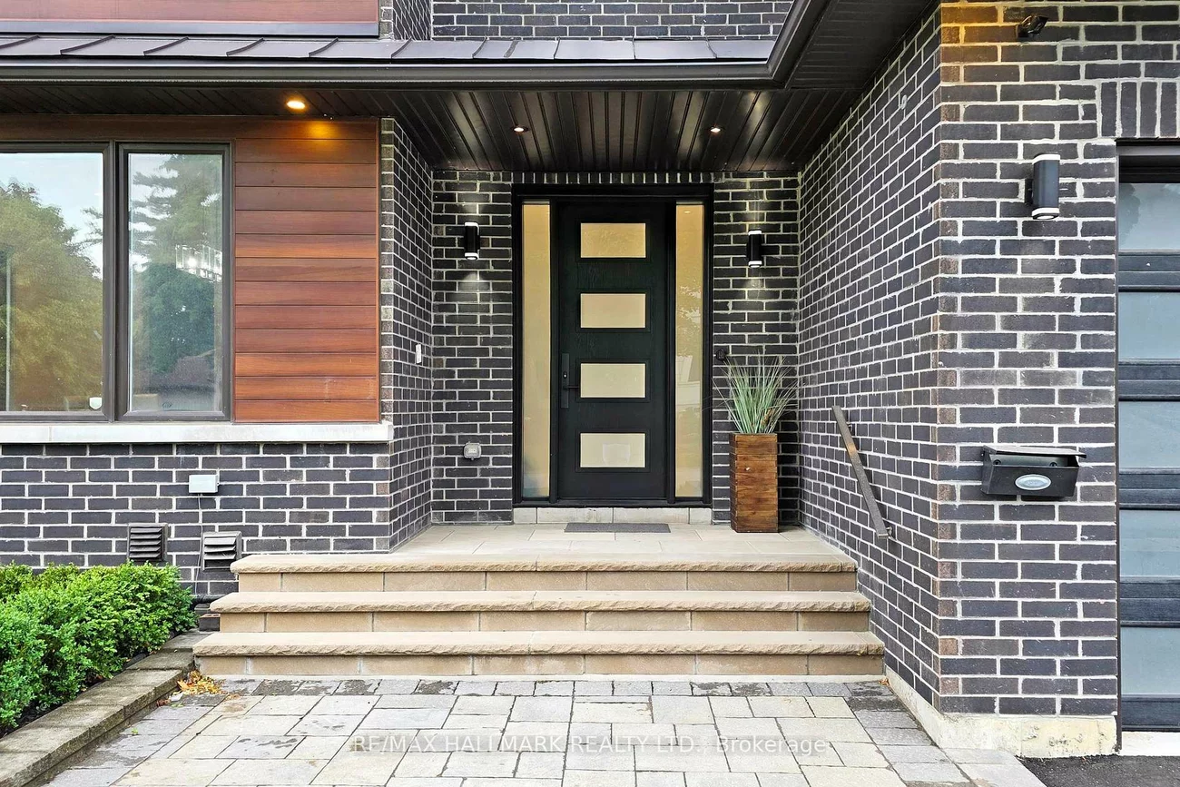 114, Lloyd Manor, Princess-Rosethorn, Toronto