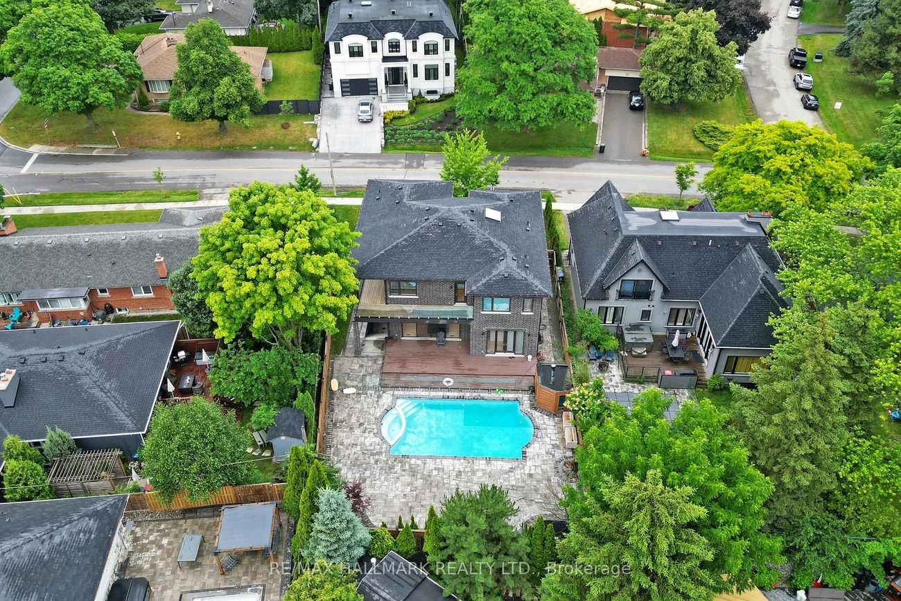 114, Lloyd Manor, Princess-Rosethorn, Toronto