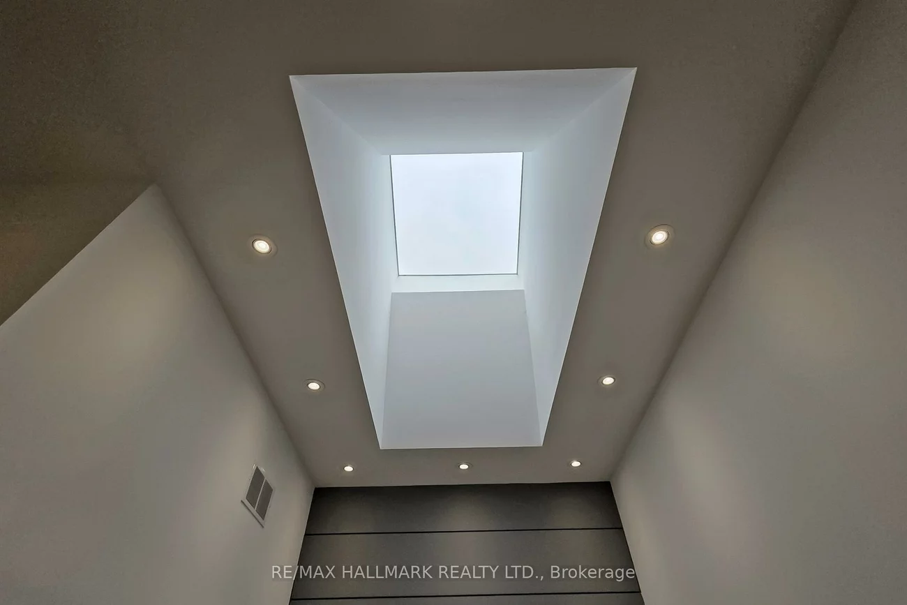 114, Lloyd Manor, Princess-Rosethorn, Toronto