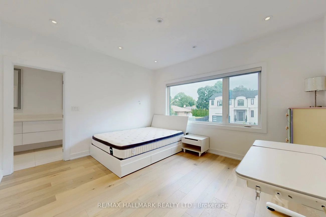 114, Lloyd Manor, Princess-Rosethorn, Toronto
