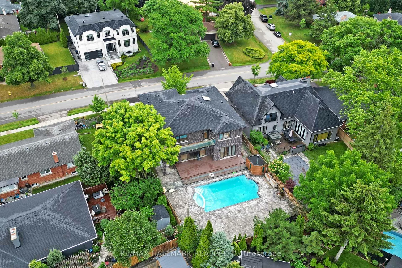 114, Lloyd Manor, Princess-Rosethorn, Toronto