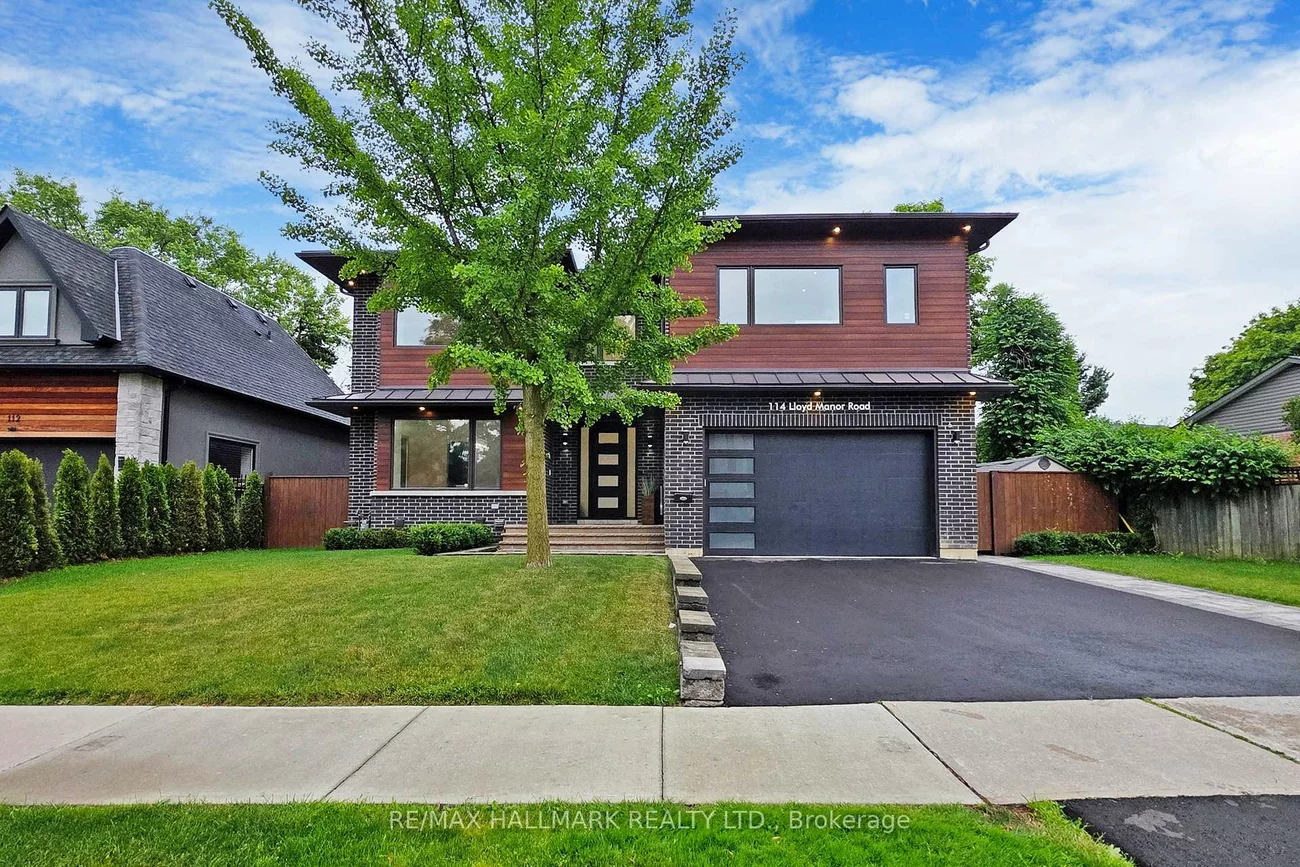 114, Lloyd Manor, Princess-Rosethorn, Toronto