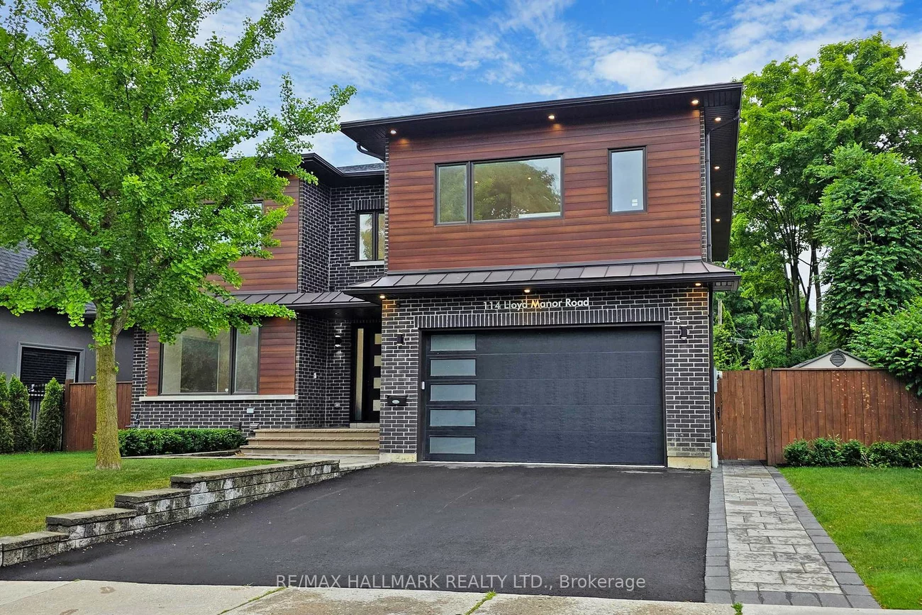 114, Lloyd Manor, Princess-Rosethorn, Toronto