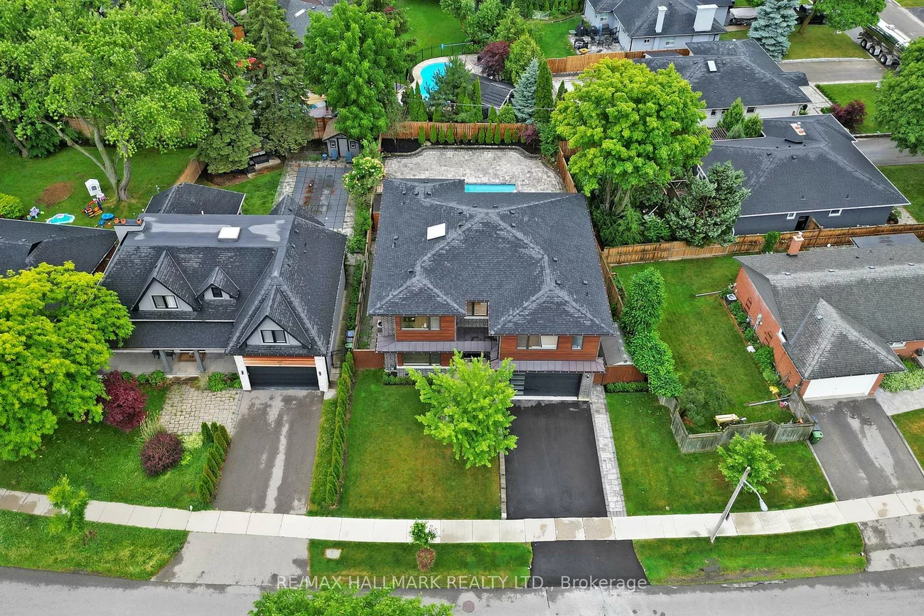 114, Lloyd Manor, Princess-Rosethorn, Toronto