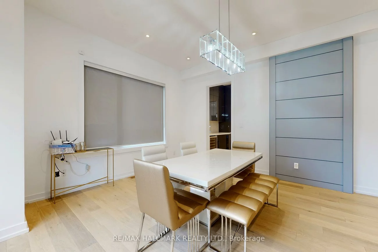 114, Lloyd Manor, Princess-Rosethorn, Toronto