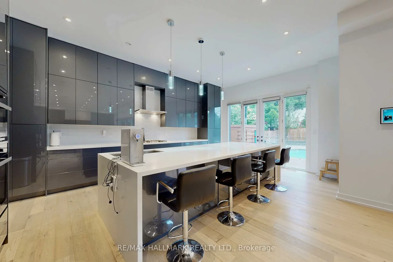 114, Lloyd Manor, Princess-Rosethorn, Toronto