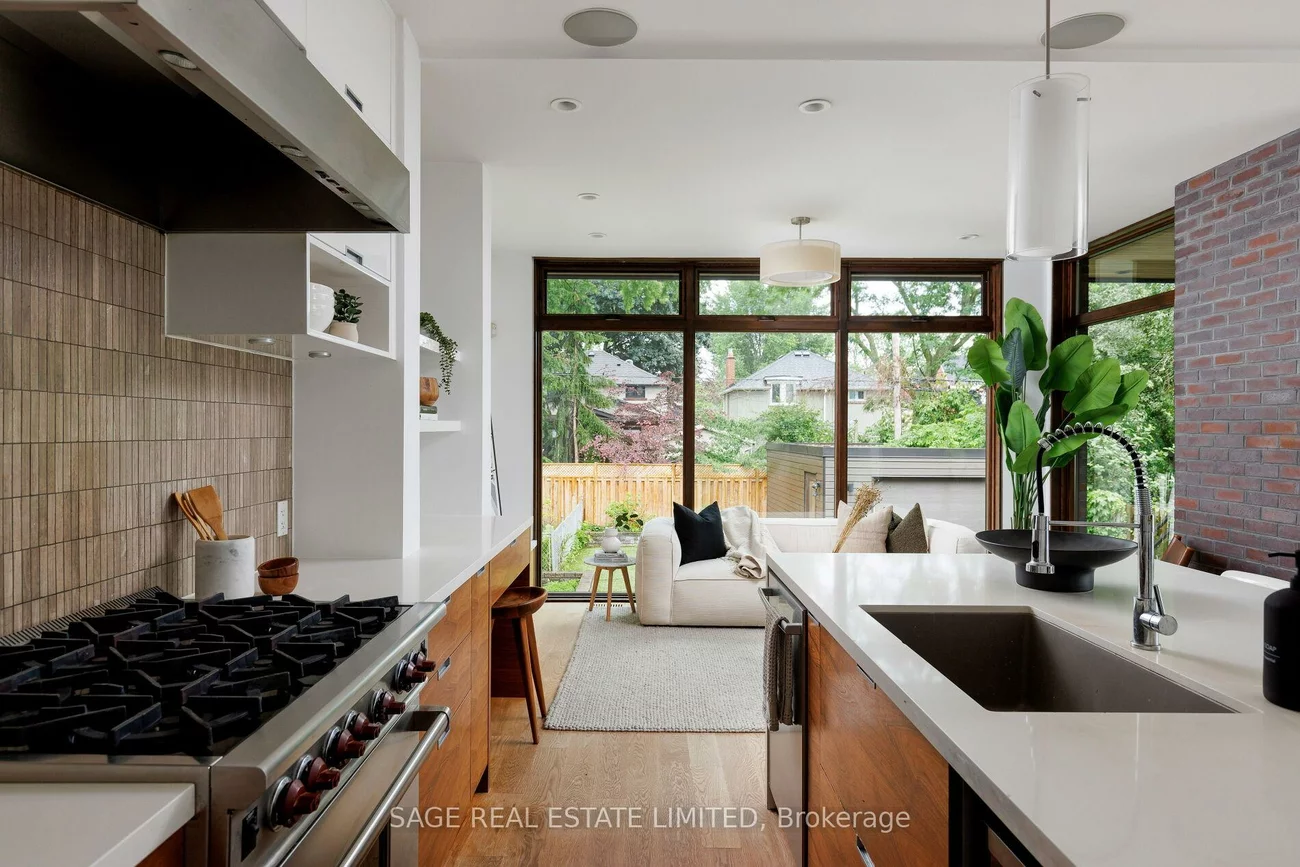 5, Bermuda, Stonegate-Queensway, Toronto