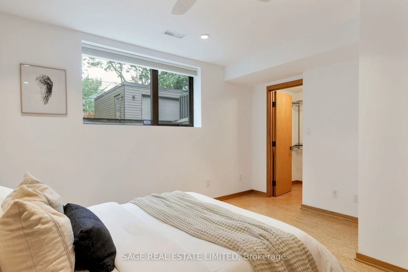5, Bermuda, Stonegate-Queensway, Toronto