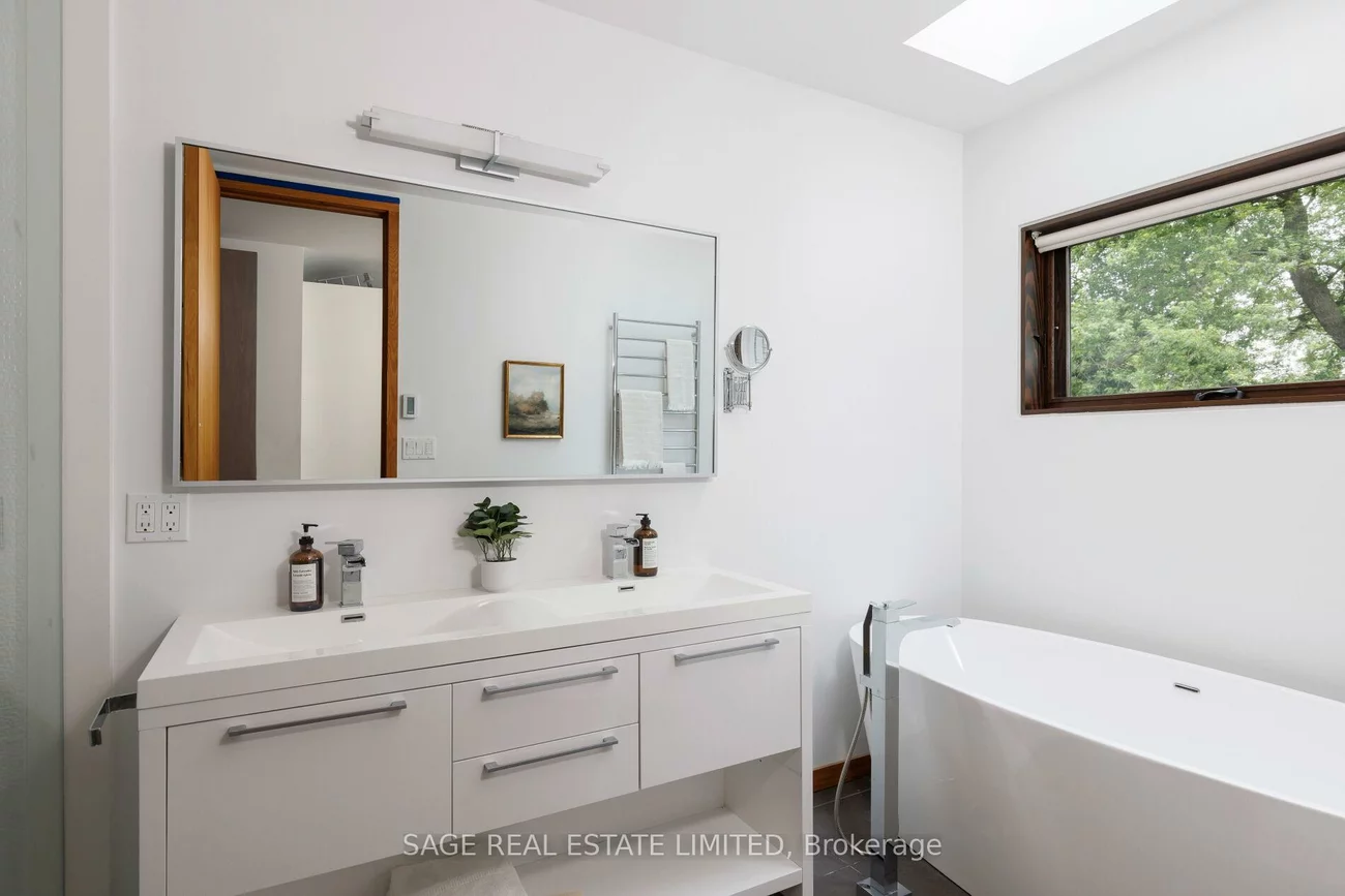 5, Bermuda, Stonegate-Queensway, Toronto