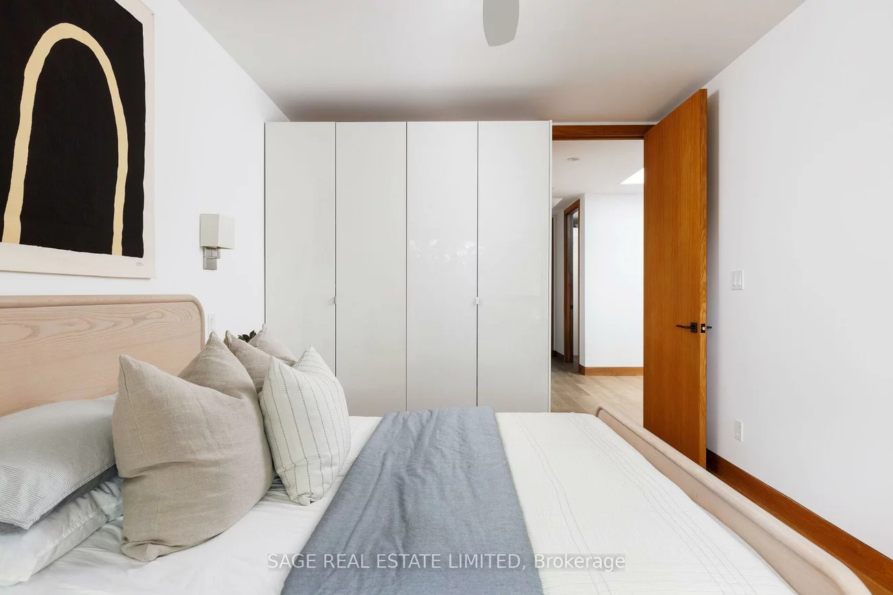5, Bermuda, Stonegate-Queensway, Toronto