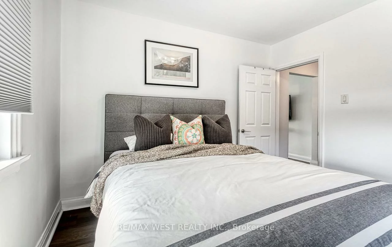 3, Greenacres, Beechborough-Greenbrook, Toronto