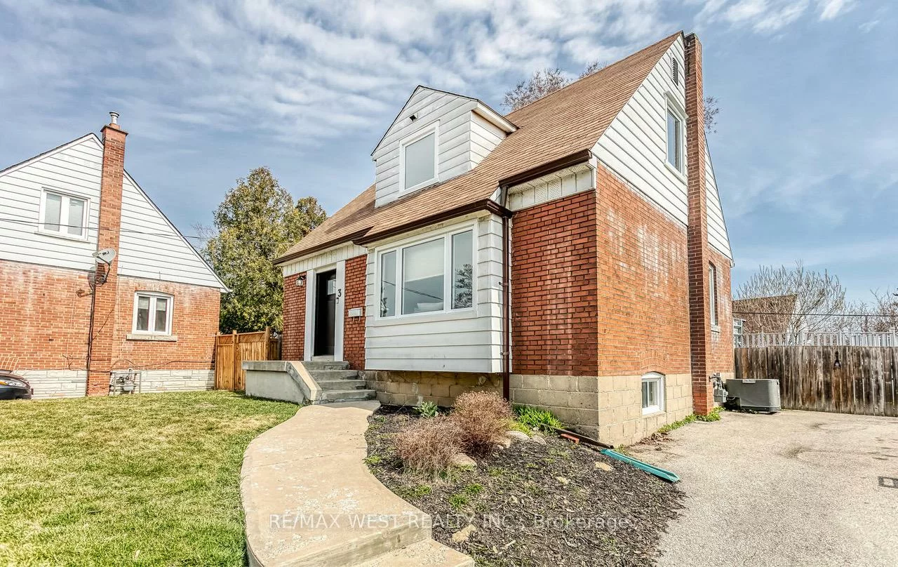 3, Greenacres, Beechborough-Greenbrook, Toronto